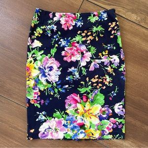 Lauren by Ralph Lauren Floral Straight pencil skirt
Skirt, size 6